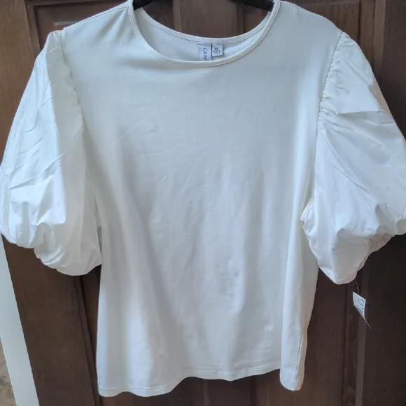 Chic White Puff Sleeve Blouse - Picture 1 of 3